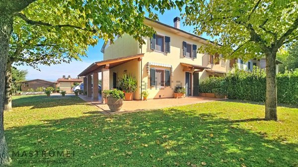 casa indipendente in vendita ad Altopascio
