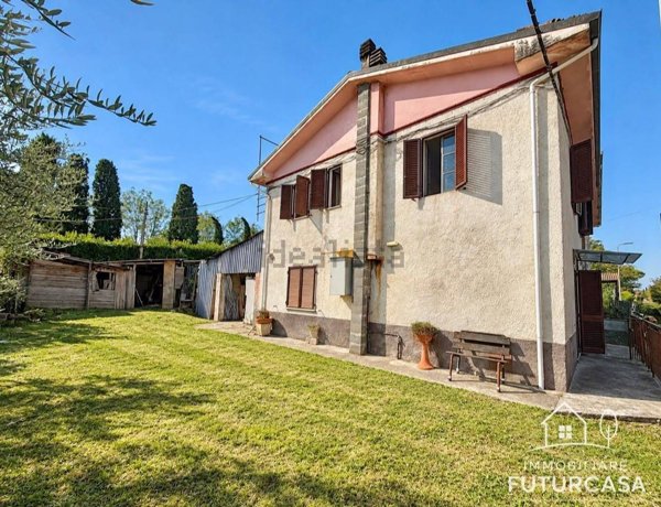 casa indipendente in vendita ad Altopascio