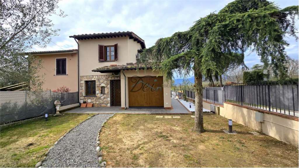 casa indipendente in vendita ad Altopascio in zona Badia Pozzeveri
