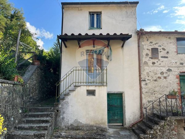 casa semindipendente a Bagni di Lucca in zona Fabbriche di Casabasciana