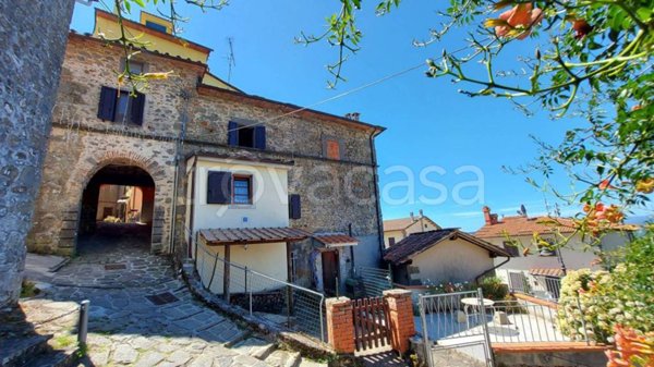 casa indipendente in vendita a Bagni di Lucca in zona Crasciana