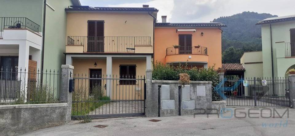 casa indipendente in vendita a Bagni di Lucca in zona Fornoli