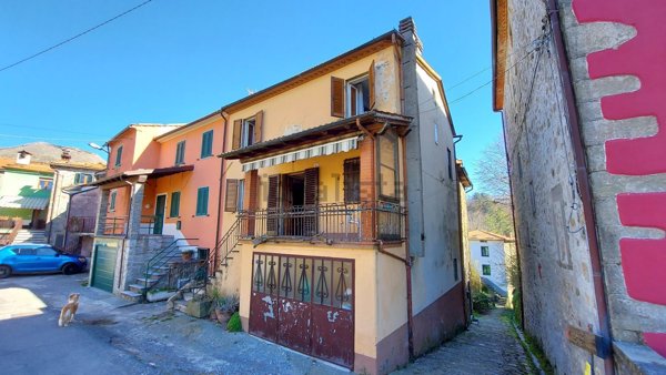 casa indipendente in vendita a Bagni di Lucca