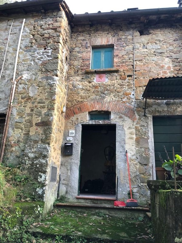 pentavano in vendita a Bagni di Lucca in zona Benabbio