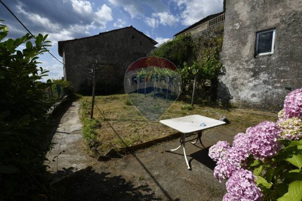 casa indipendente in vendita a Bagni di Lucca in zona Crasciana