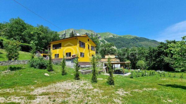 casa indipendente in vendita a Bagni di Lucca in zona Isola