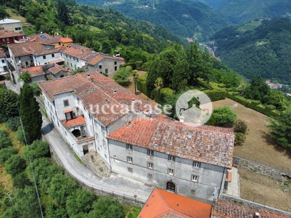 villa in vendita a Bagni di Lucca in zona Lugliano