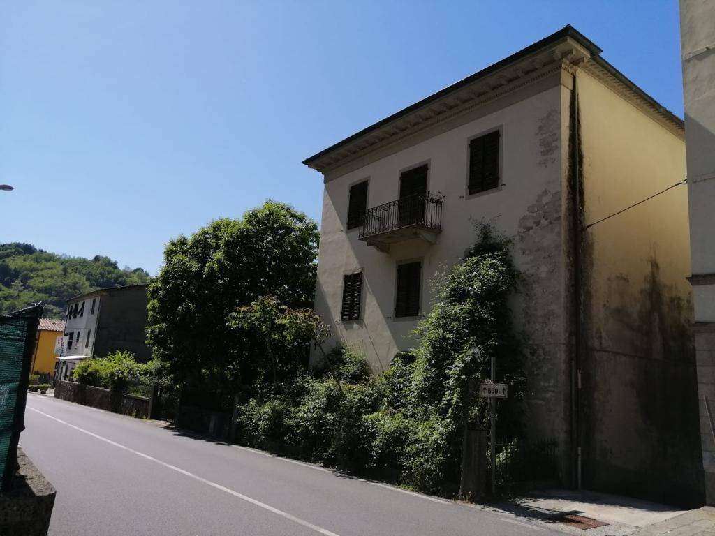 casa indipendente in vendita a Bagni di Lucca