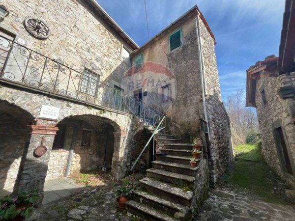 casa indipendente in vendita a Bagni di Lucca in zona San Cassiano di Controni