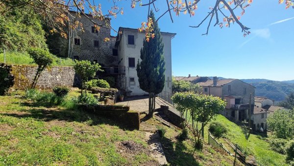 appartamento in vendita a Bagni di Lucca in zona Crasciana