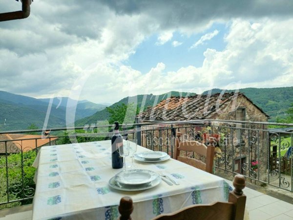 casa indipendente in vendita a Bagni di Lucca