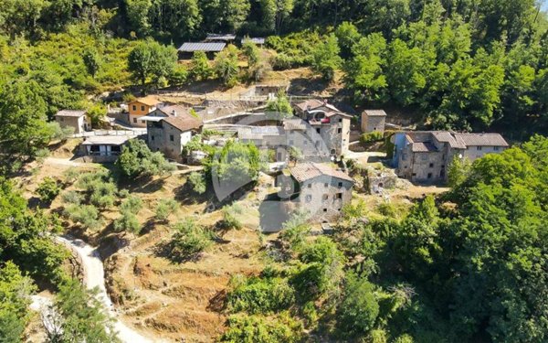 casa indipendente in vendita a Bagni di Lucca