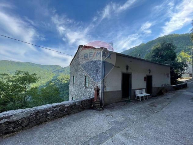 casa indipendente in vendita a Bagni di Lucca in zona Lucchio