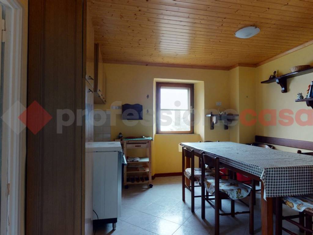 appartamento in vendita a Bagni di Lucca in zona Crasciana