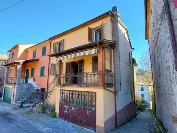 casa indipendente in vendita a Bagni di Lucca