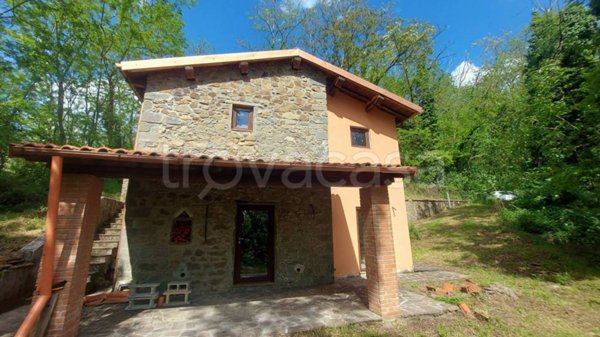 casa indipendente in vendita a Bagni di Lucca in zona Casabasciana
