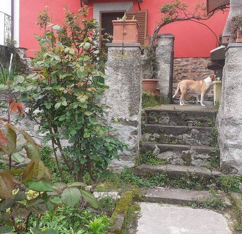 casa indipendente in vendita a Bagni di Lucca