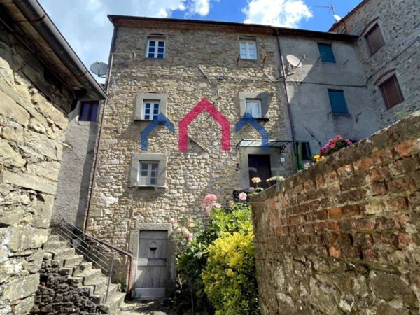 casa indipendente in vendita a Bagni di Lucca in zona Casabasciana