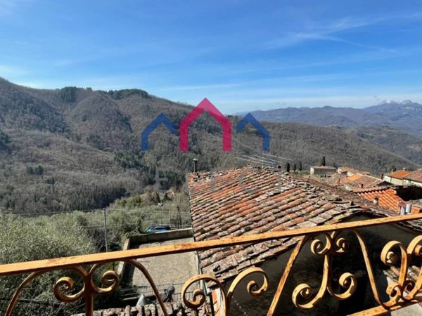 casa indipendente in vendita a Bagni di Lucca in zona Benabbio