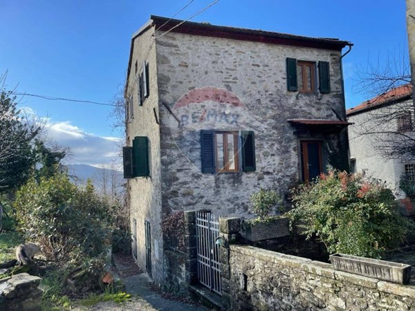 casa indipendente in vendita a Bagni di Lucca in zona San Gemignano