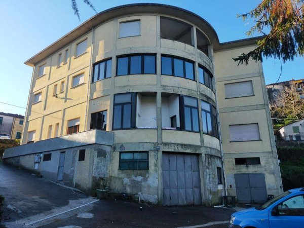 negozio in vendita a Bagni di Lucca in zona Lugliano