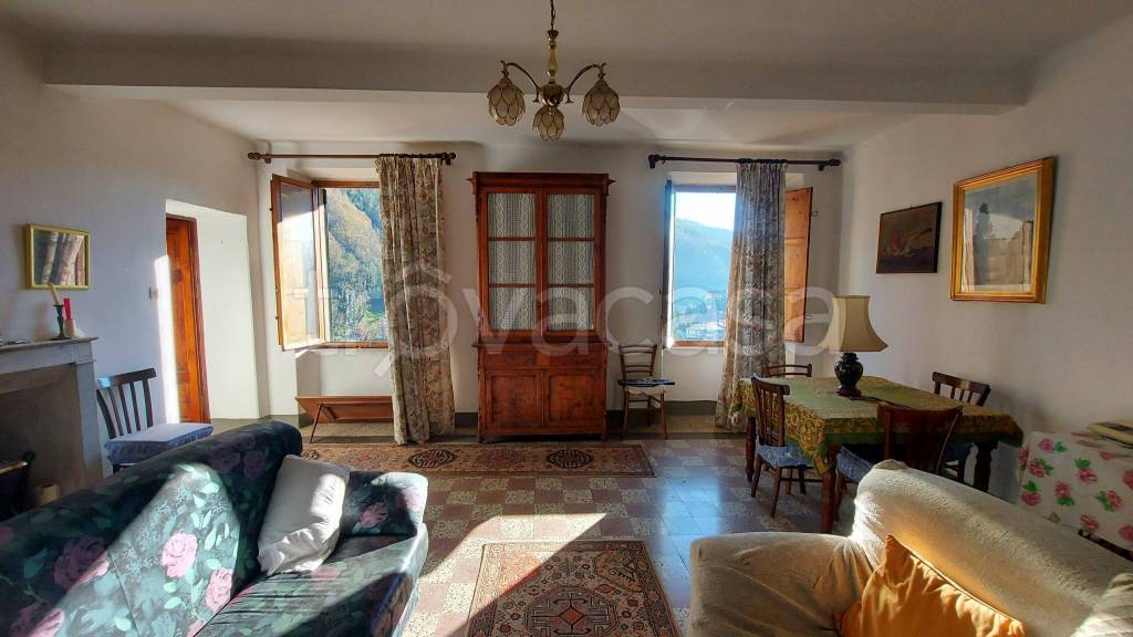 casa indipendente in vendita a Bagni di Lucca