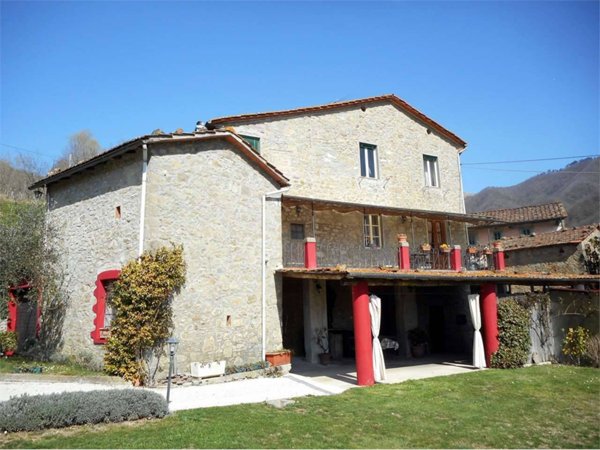 casa indipendente in vendita a Bagni di Lucca