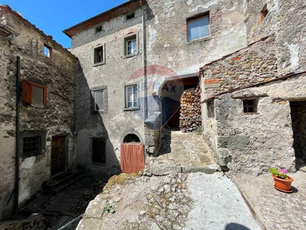 casa indipendente in vendita a Bagni di Lucca in zona Casoli