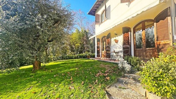 casa indipendente in vendita a Bagni di Lucca in zona La Villa