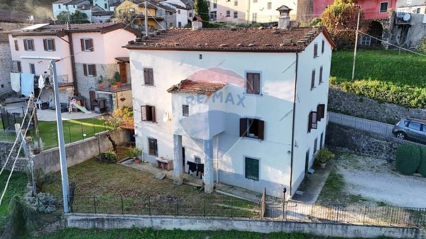 casa indipendente in vendita a Bagni di Lucca in zona La Villa