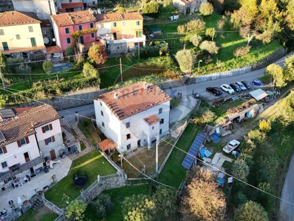 casa indipendente in vendita a Bagni di Lucca in zona La Villa