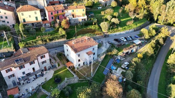 casa indipendente in vendita a Bagni di Lucca in zona La Villa