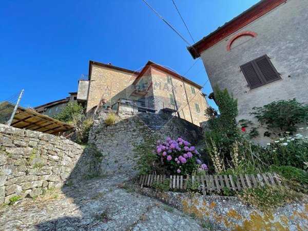 casa indipendente in vendita a Bagni di Lucca in zona Granaiola