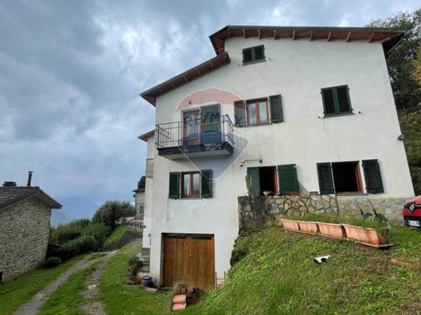 casa semindipendente in vendita a Bagni di Lucca in zona Granaiola