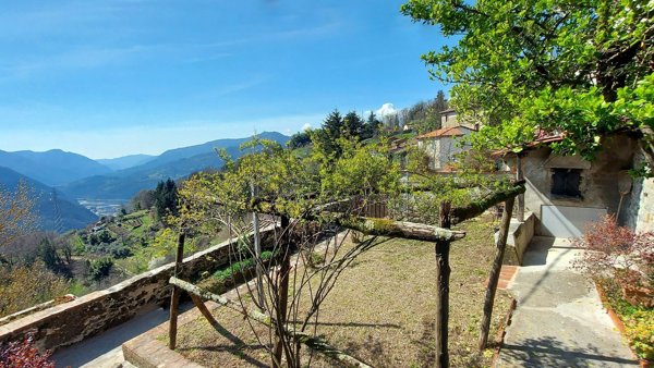 casa indipendente in vendita a Bagni di Lucca