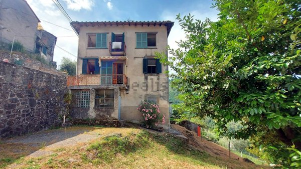 casa indipendente in vendita a Bagni di Lucca
