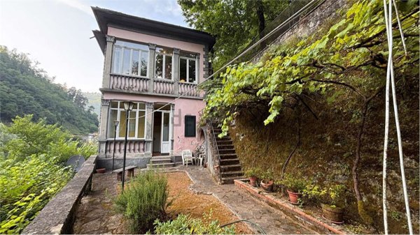casa indipendente in vendita a Bagni di Lucca
