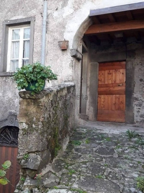 casa indipendente in vendita a Bagni di Lucca in zona Casoli