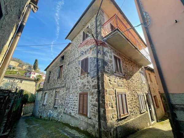 casa indipendente in vendita a Bagni di Lucca in zona Benabbio