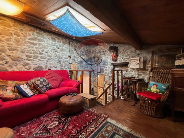 casa indipendente in vendita a Bagni di Lucca in zona Crasciana