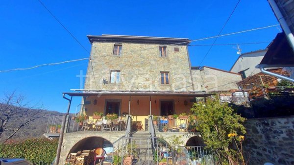 casa indipendente in vendita a Bagni di Lucca