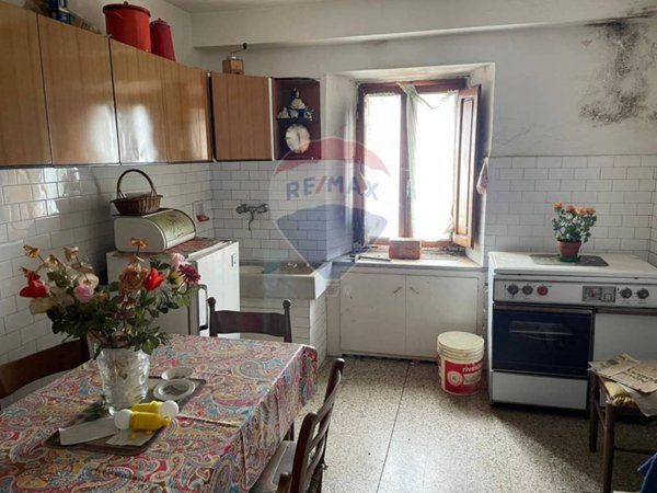 casa indipendente in vendita a Bagni di Lucca in zona Crasciana