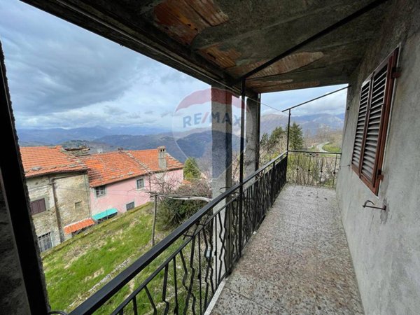 casa indipendente in vendita a Bagni di Lucca in zona Crasciana