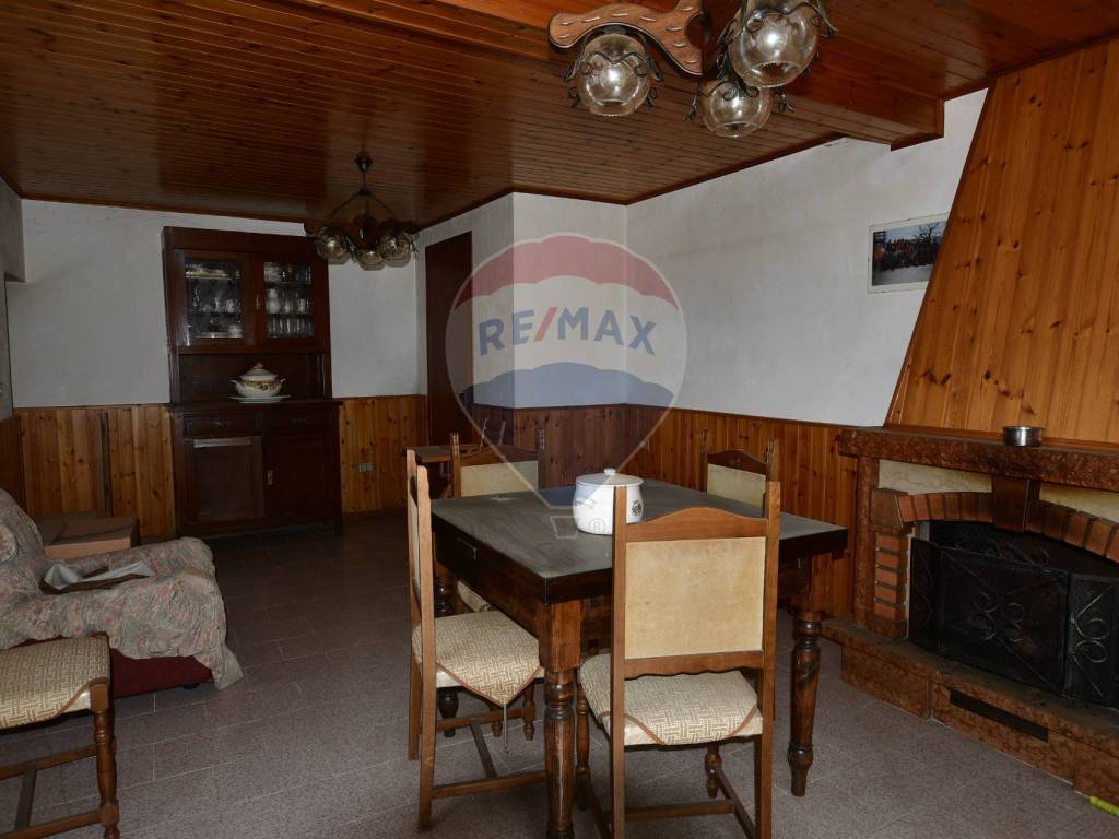 casa semindipendente a Bagni di Lucca in zona San Cassiano di Controni