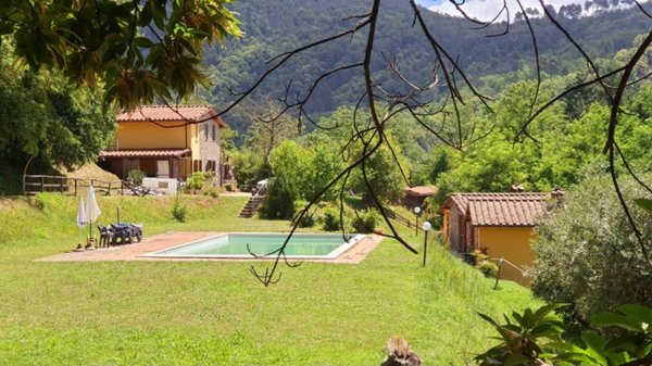 casa indipendente in vendita a Bagni di Lucca