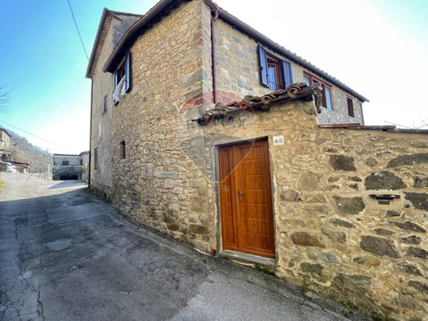 casa indipendente in vendita a Bagni di Lucca in zona Benabbio