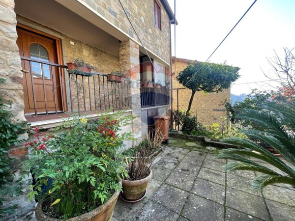 casa indipendente in vendita a Bagni di Lucca in zona Benabbio