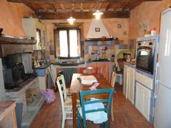 casa indipendente in vendita a Bagni di Lucca