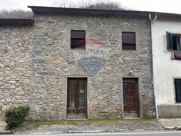 casa indipendente in vendita a Bagni di Lucca