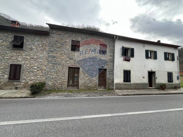 casa semindipendente in vendita a Bagni di Lucca
